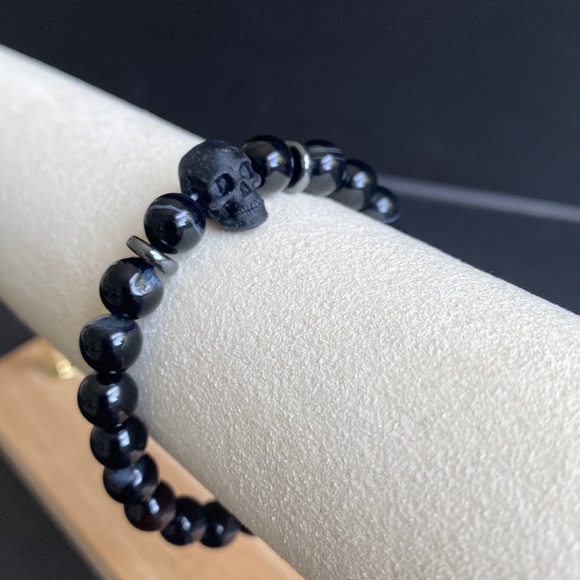 Polished Gray Banded Agate Skull Bracelet - Picture 1 of 4